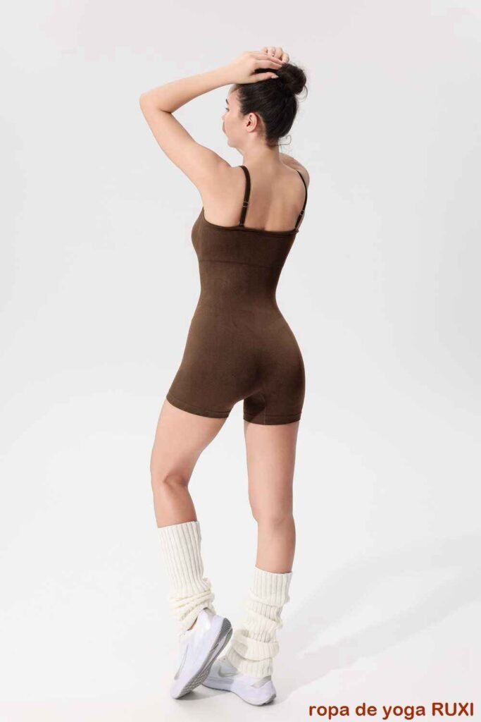 Pantalones cortos de ciclismo negros hasta la rodilla