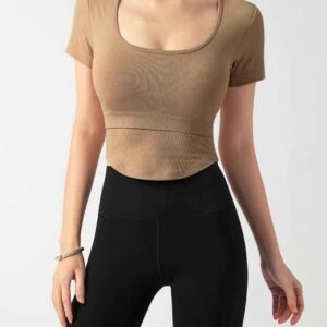 Prendas de yoga de diseño elegante para mujeres activas