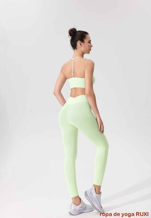 Sujetador deportivo color melocotón para mujeres activas